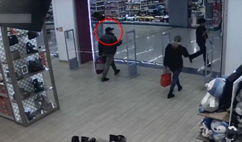 В Брянске рецидивист похитил женские сапоги из сетевого магазина