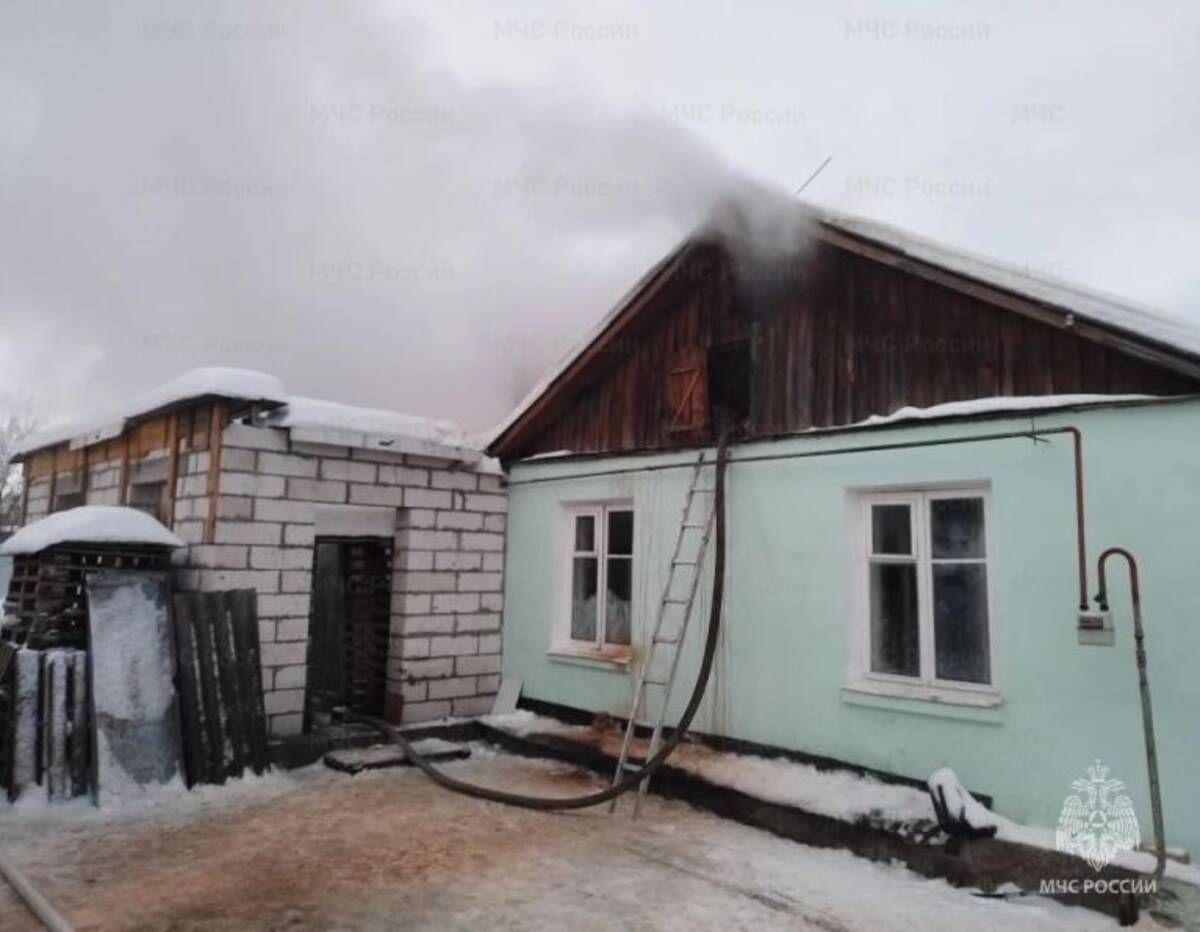 В Брянске загорелся жилой дом по улице Липецкой