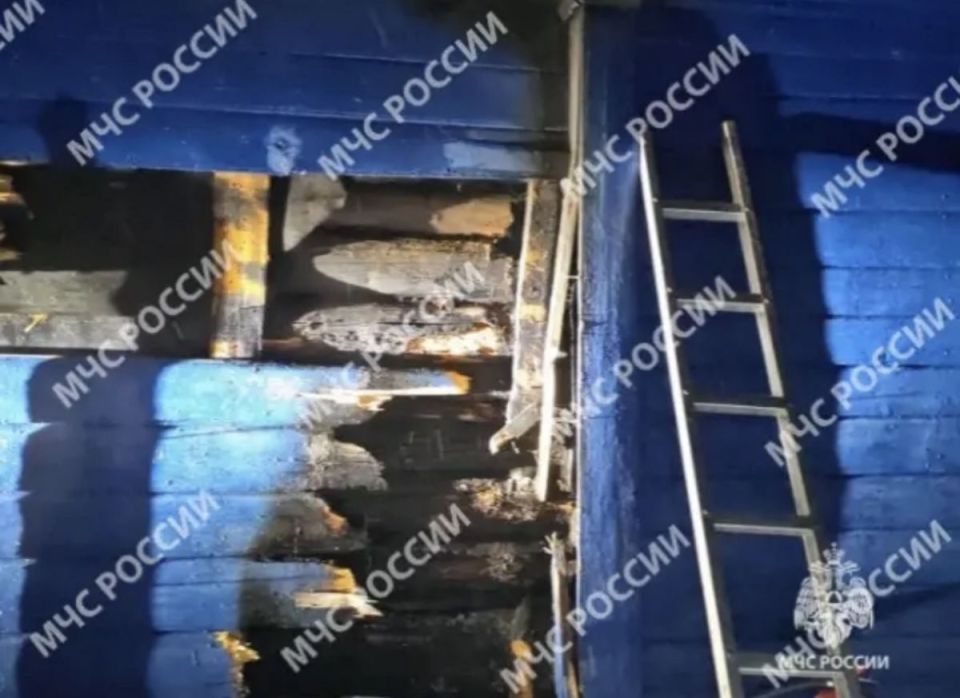 Под Клинцами под утро загорелся дом