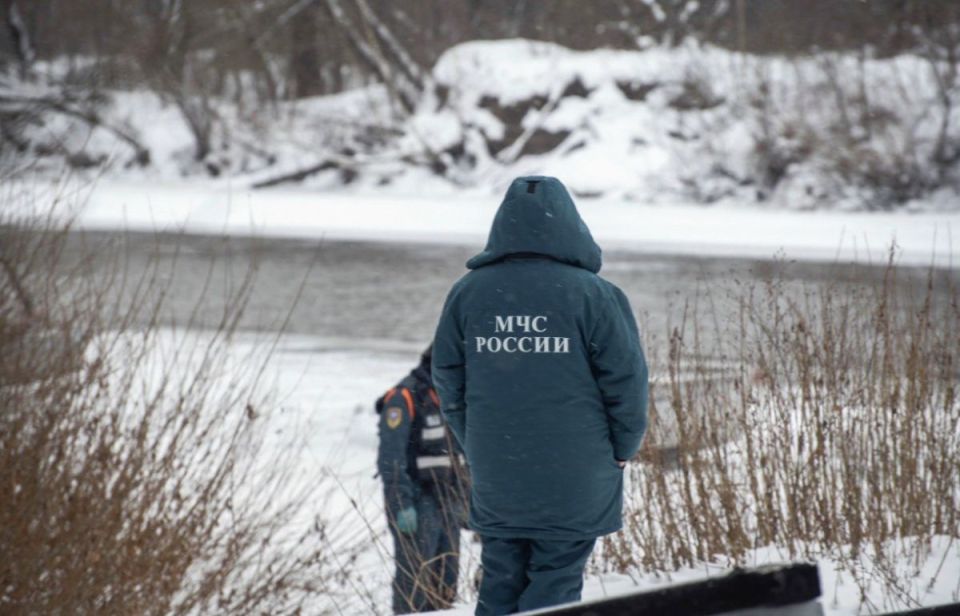 В Брянске продолжаются поиски детей, провалившихся под лёд