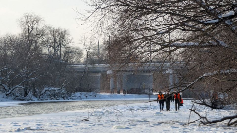 Поиски детей, провалившихся под лёд в Брянске осложняет похолодание