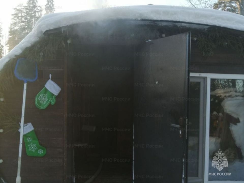 Пожарно-спасательные подразделения ликвидировали пожар в бане Дятьковского района