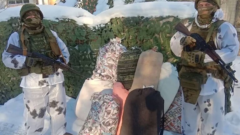 Волонтеры обеспечили маскировочными сетями защитников брянской границы