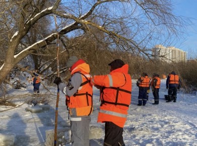 Начался шестой день поисков провалившихся под лед детей в Брянск