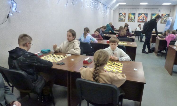 В минувшие выходные брянцы сыграли в стоклеточные шашки