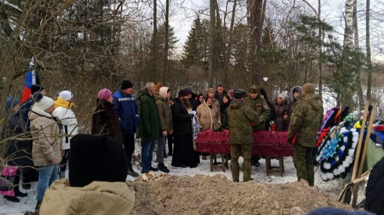 В Навлинском районе простились с погибшим в зоне СВО Александром Кулиненковым