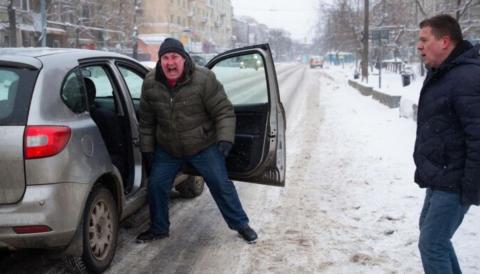 В Брянске неадекватного водителя увезла психиатрическая помощь