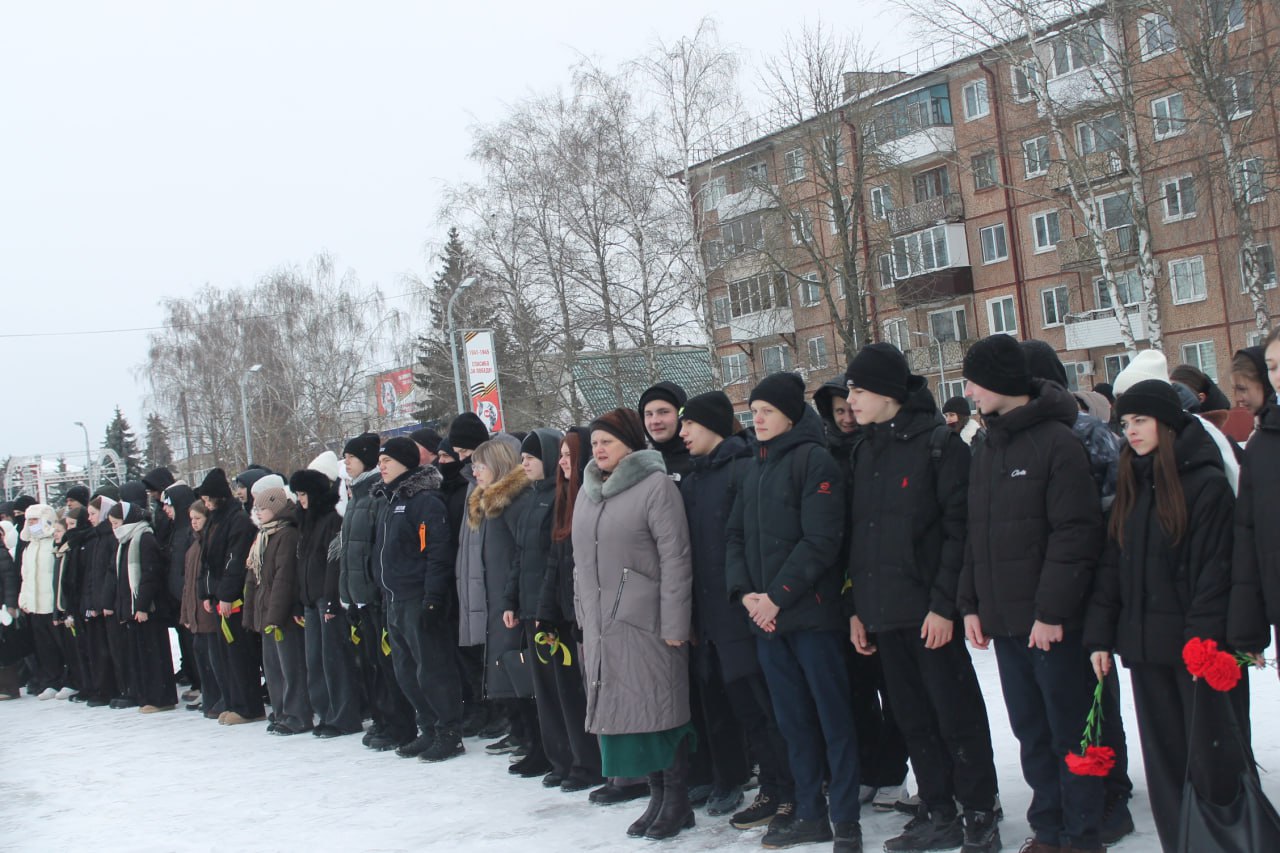 На аллее Героев прошел митинг «Город мужества и славы», посвященный 82-й годовщине полного снятия блокады Ленинграда