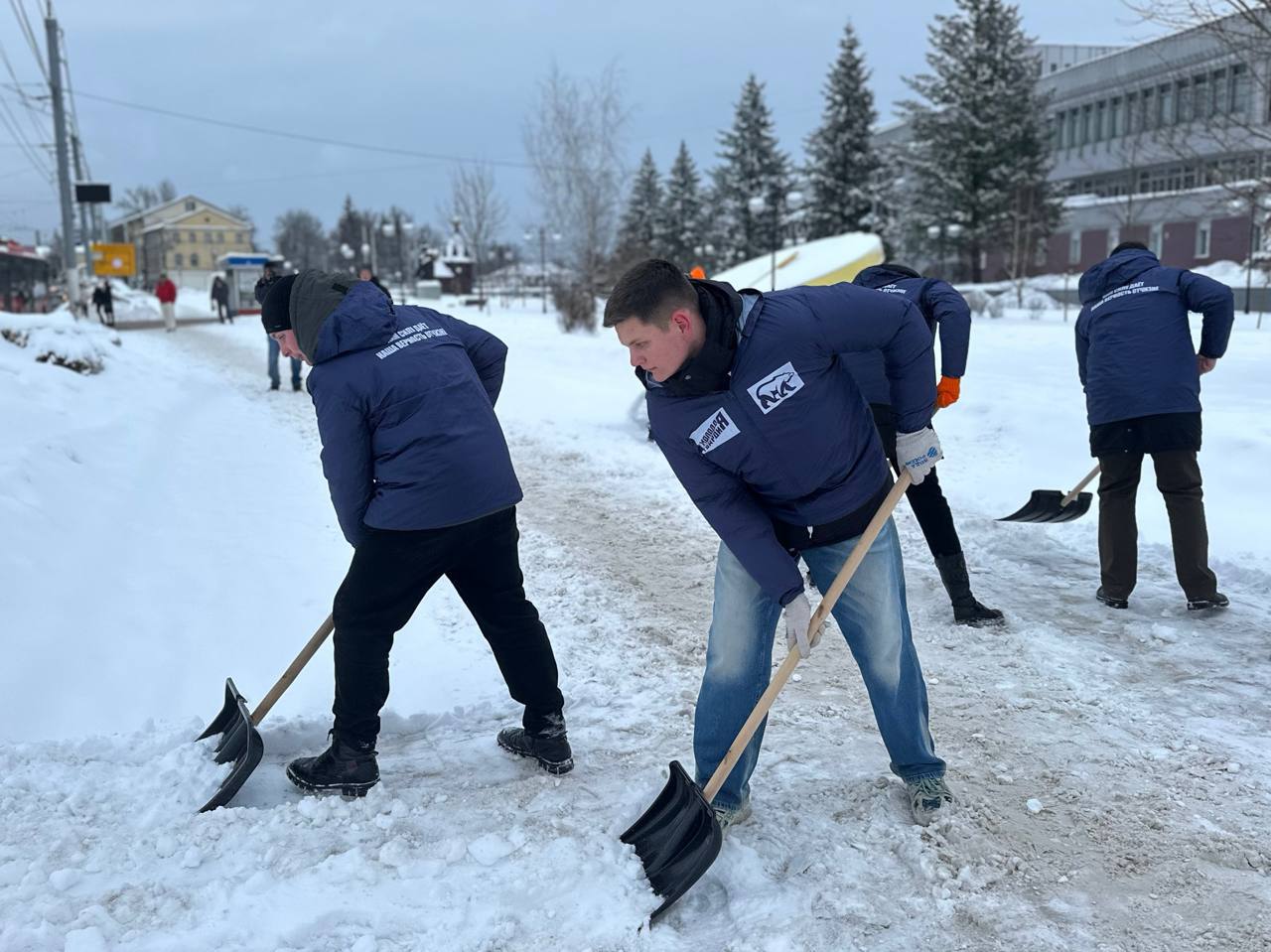 Снежный десант в Брянске!. Сегодня утром Брянск проснулся в снежном убранстве