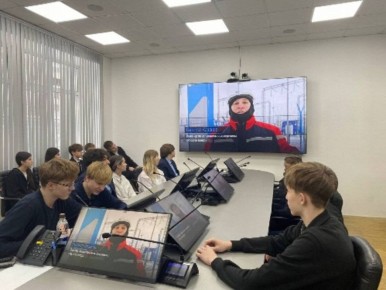 Филиал «Брянскэнерго» организовал экскурсию для юных энергетиков