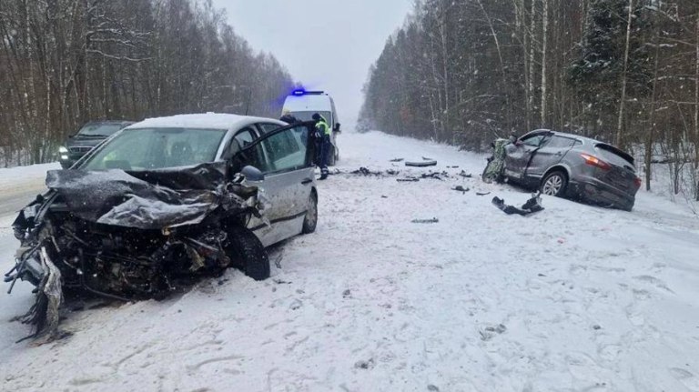 В Навлинском районе столкнулись Volkswagen и Nissan: есть пострадавшие