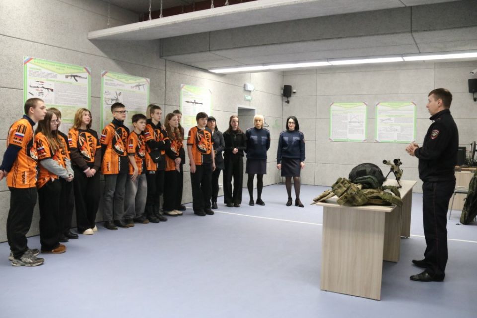 Школьники побывали на экскурсии в УМВД России по Брянской области