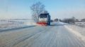 В Брянской области продолжается активная работа по очистке и обработке региональных и межмуниципальных автодорог от снега и наледи