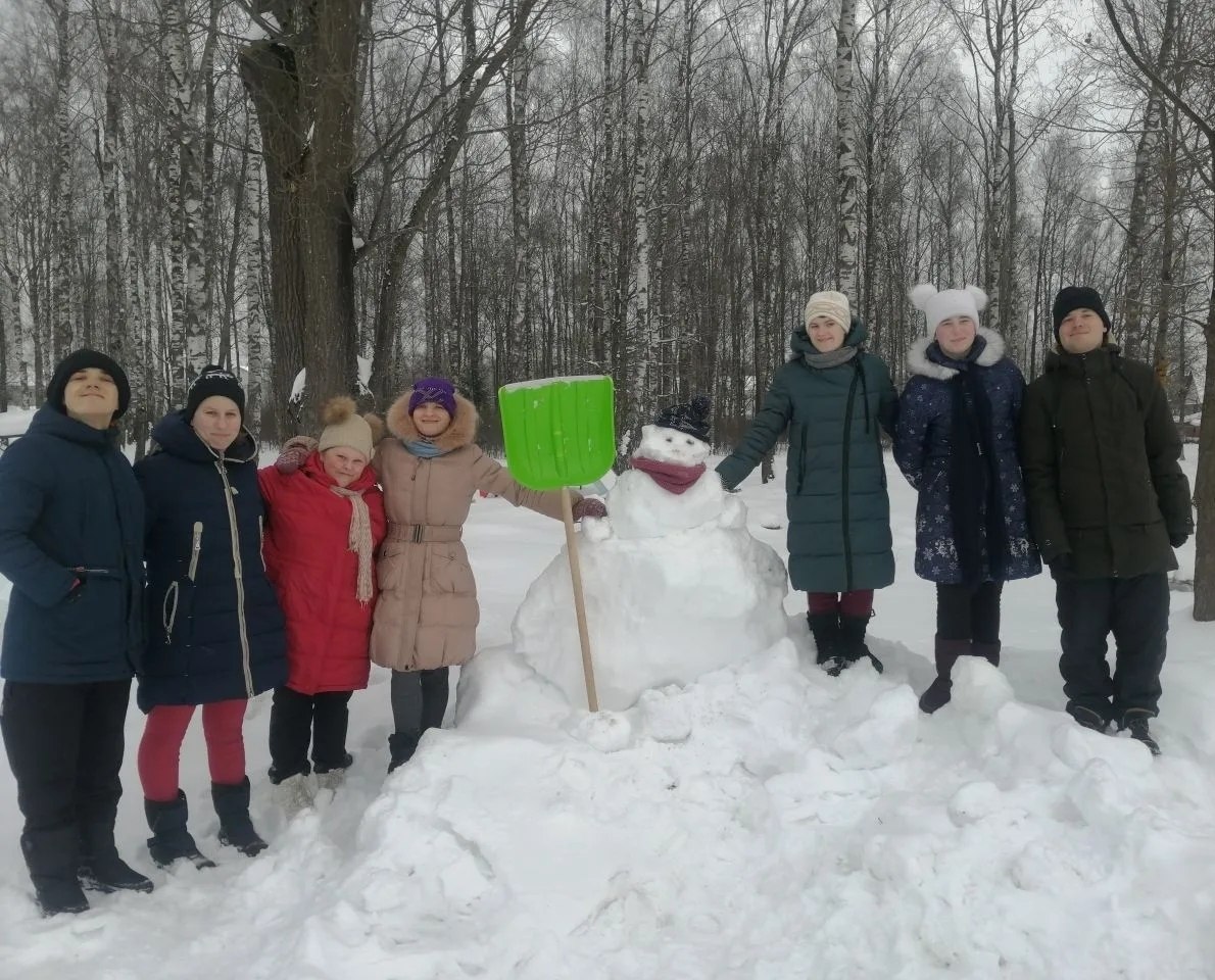 Снеговик. К смеху детскому привык