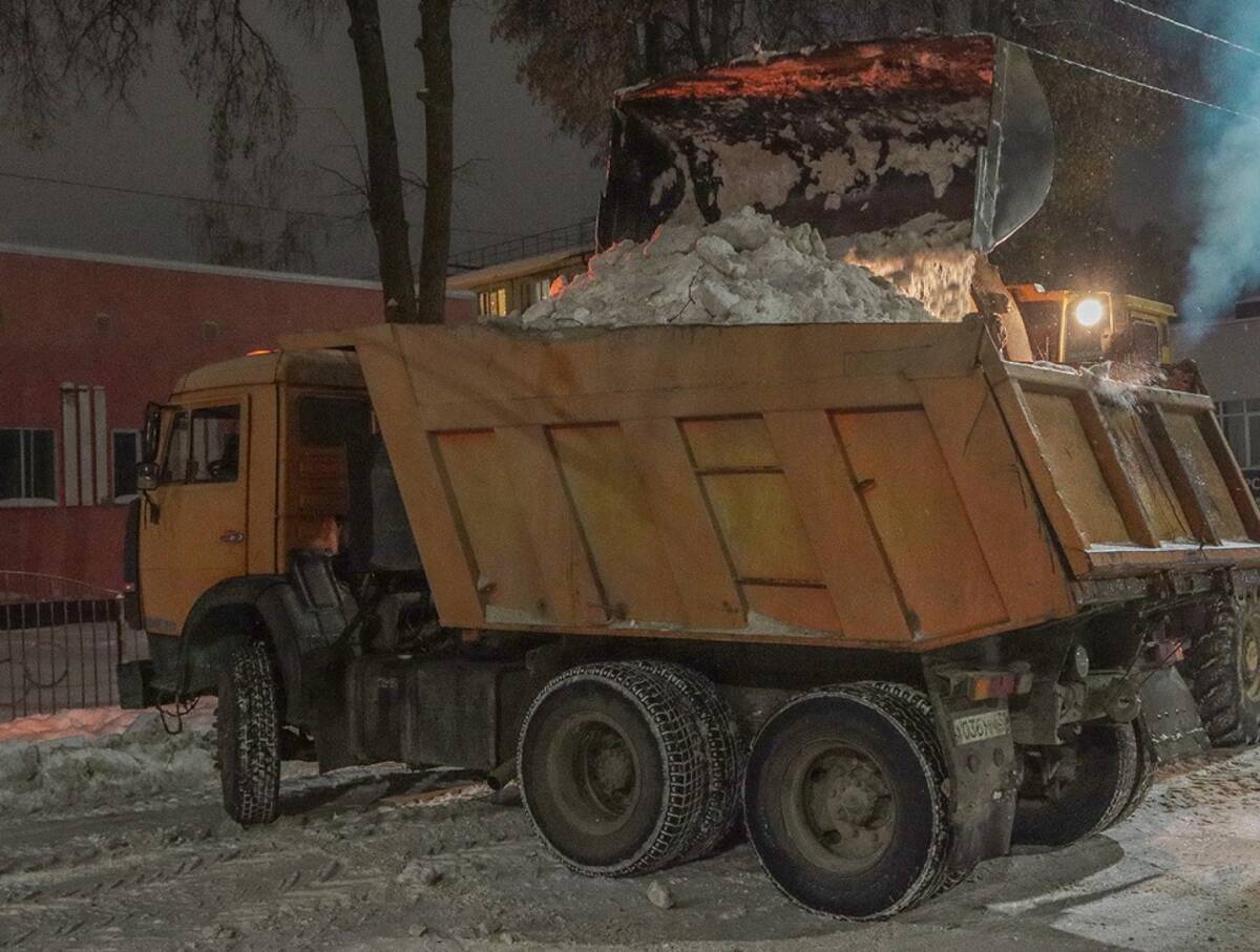 За день c улиц Брянска убрали почти 600 тонн снега