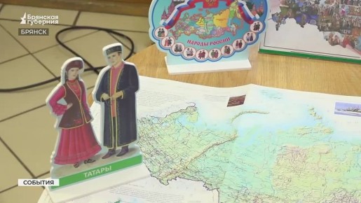 Национальные костюмы, обычаи, книги и предметы декоративноприкладного искусства стали частью выставки в Центральной городской библиотеке имени Петра Проскурина, где стартовал год Единства Народов России