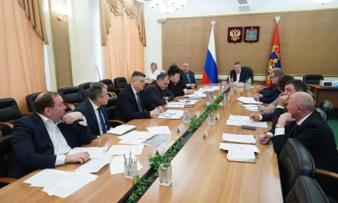 Губернатор напомнил управляющим компаниям об их обязанностях перед собственниками жилья, а контролирующим службам — о необходимости усилить работу