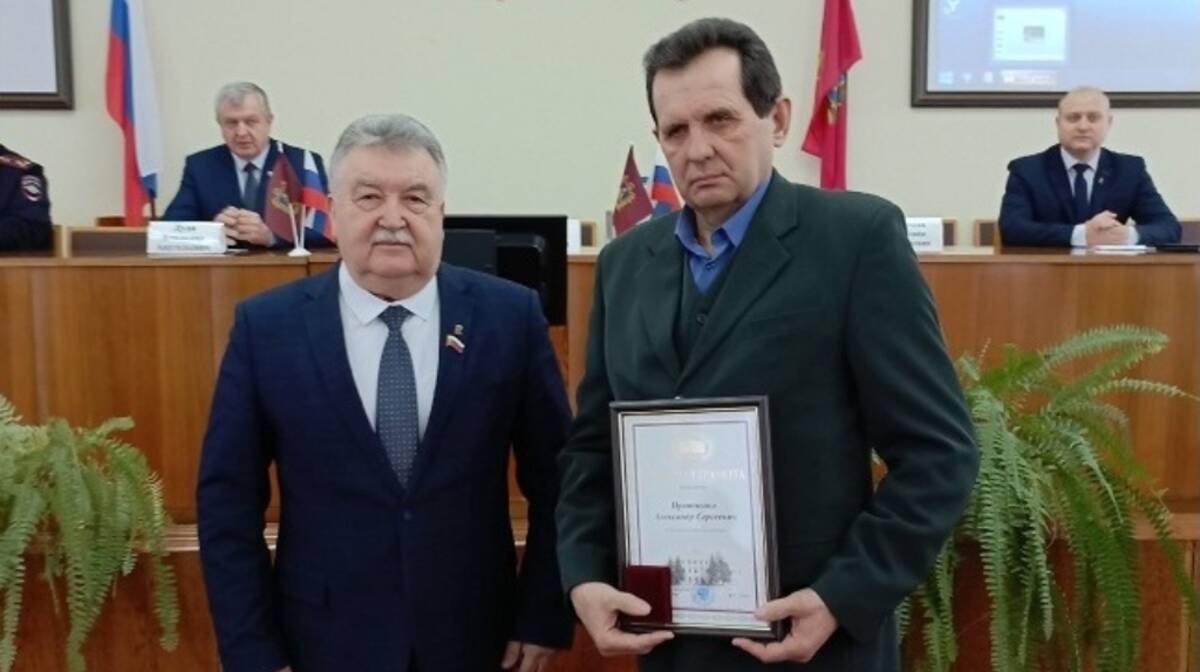 Отец участника спецоперации из Унечи получил Почётную грамоту облдумы