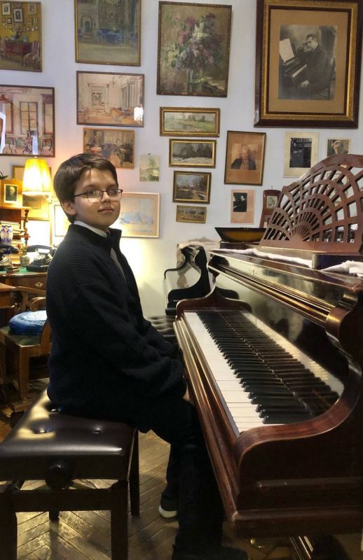 � ��� ��. �������� (�.������) ��������� ������ �������������� ������� ���������� �������������� ��������� �Homo ludens�, ������� ��������� ������ ������������-��������� � ���������� ������ � ������ �����������