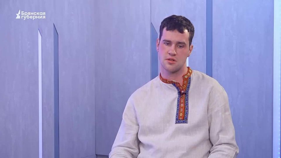 «Здесь и сейчас». Гость: основатель школы игры на гармони Иван Фадин