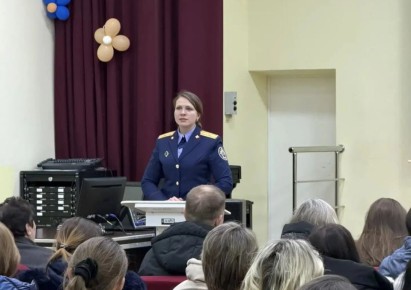 Заместитель руководителя следственного отдела принял участие в родительском собрании в учебном заведении Брянского района