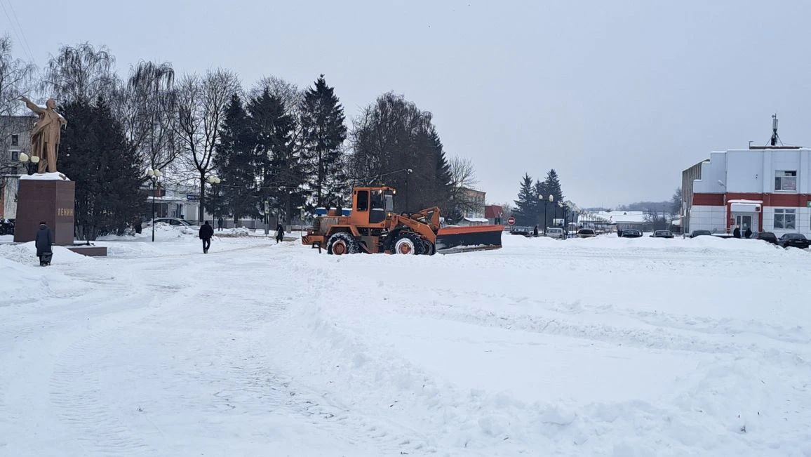 На Комаричский район обрушился мощный снегопад сопровождающийся метелью
