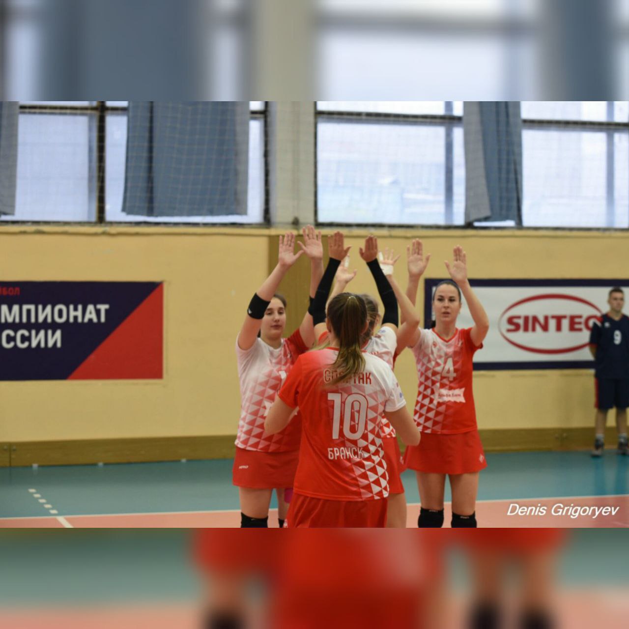 Волейболистки брянского «Спартака»завоевали путевку в финал