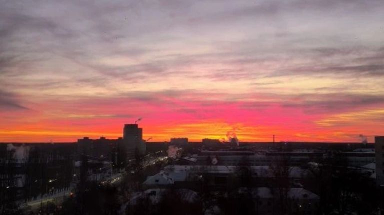 Сегодняшнее утро порадовало жителей Брянска красивым рассветом