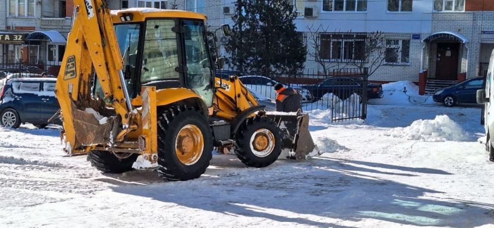 Брянцам рассказали, куда жаловаться на уборку дворов