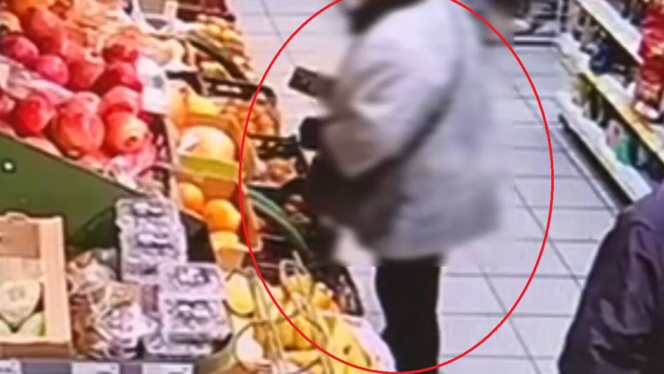 В Брянске 70-летняя пенсионерка украла забытый школьником смартфон