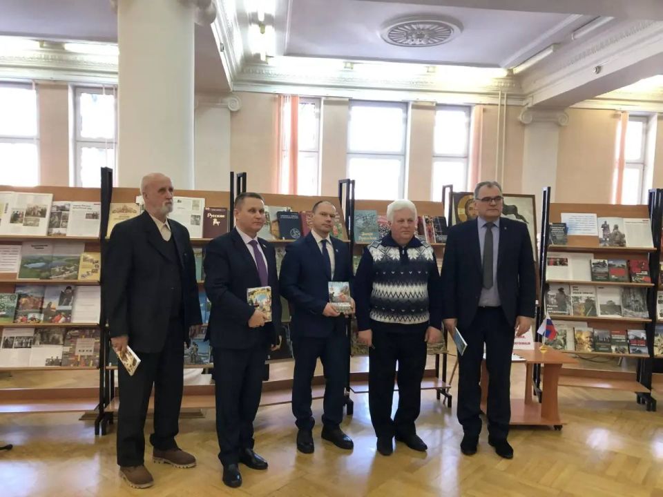 18 февраля в преддверии Дня защитника Отечества, в Брянской областной научной библиотеке им. Ф. И. Тютчева под эгидой Брянского отделения Союза художников России состоялось торжественное открытие выставки художественных...