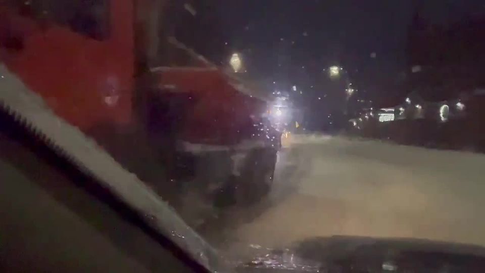 Ночная битва со стихией: Брянск чистят после мощнейшего снегопада