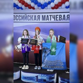 Юная брянская спортсменка Мария Колесникова успешно выступила на Всероссийских соревнованиях по плаванию