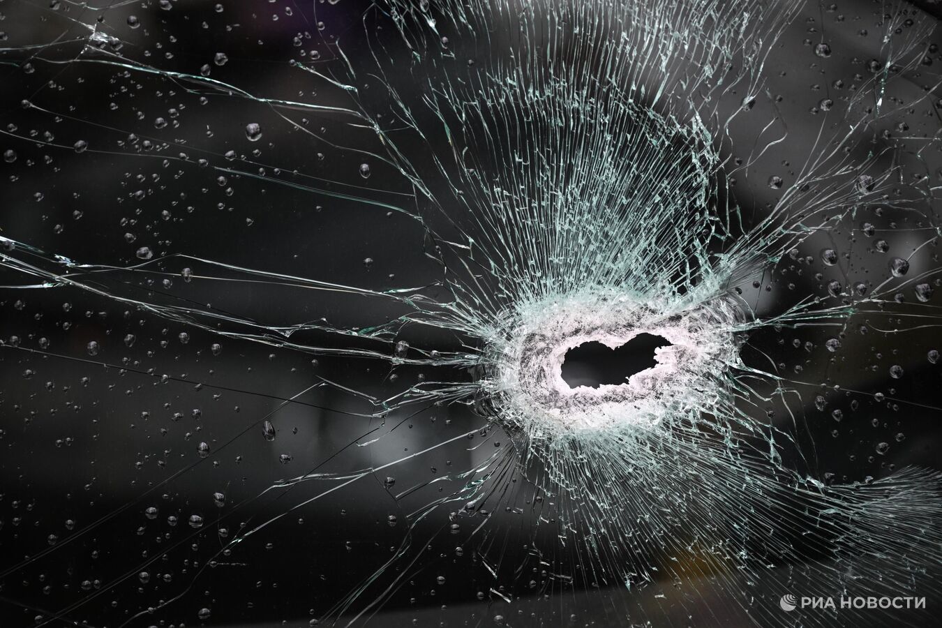 Дроны-камикадзе ВСУ атаковали школу в селе Новая Погощь Брянской области