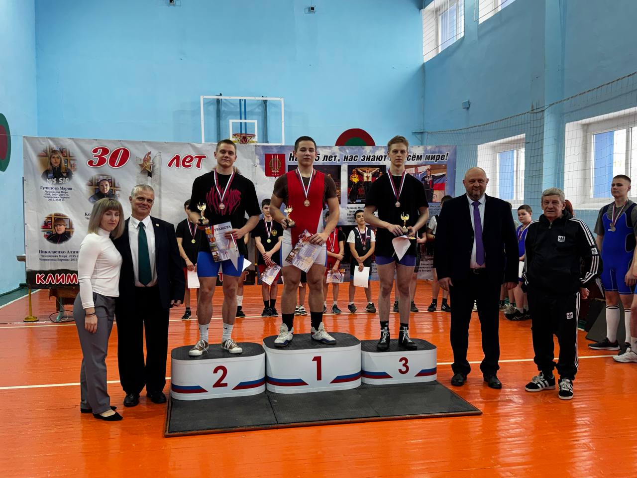 В Поселке Климово состоялись соревнования по пауэрлифтингу