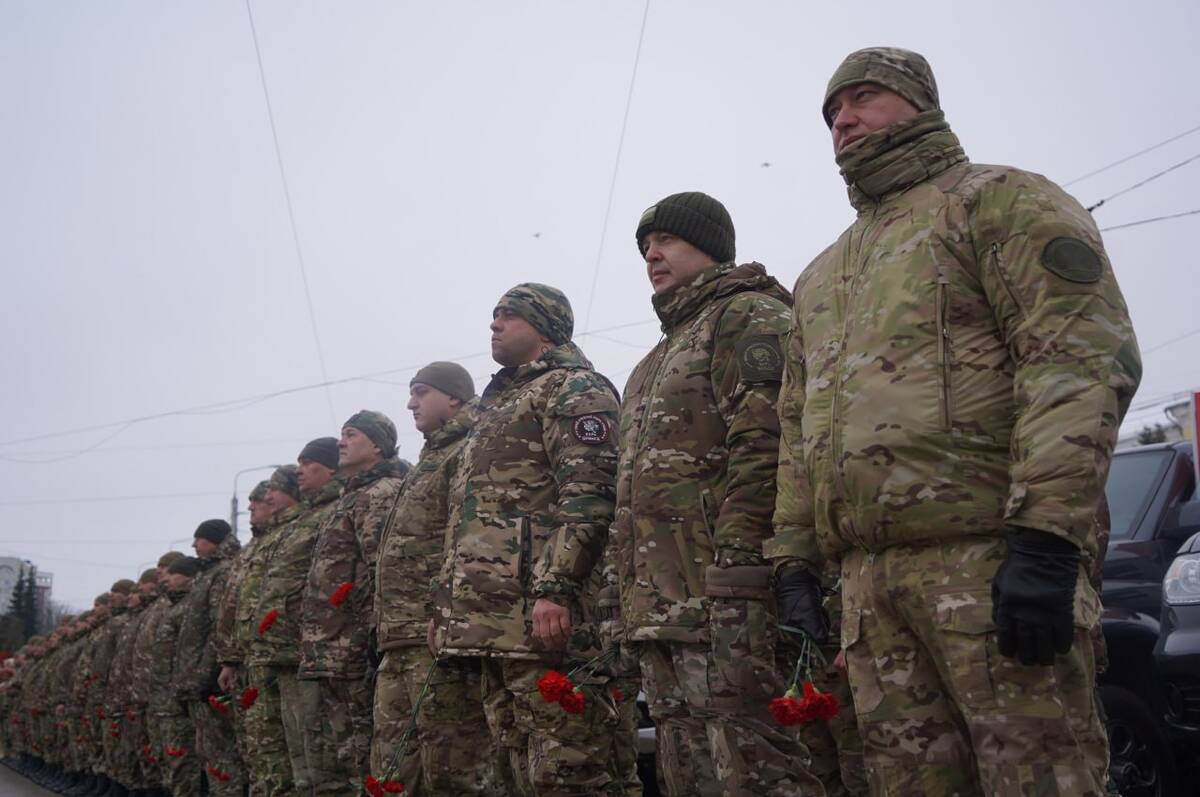 Богомаз вручил бойцам «БАРС-Брянск» 40 автомобилей