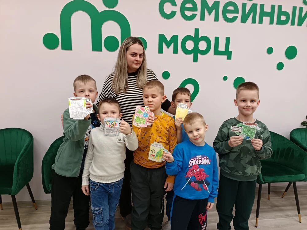 В кружке «Рукоделкино» отделения Семейный МФЦ комплексного центра Жуковского района готовят сюрпризы для пап!