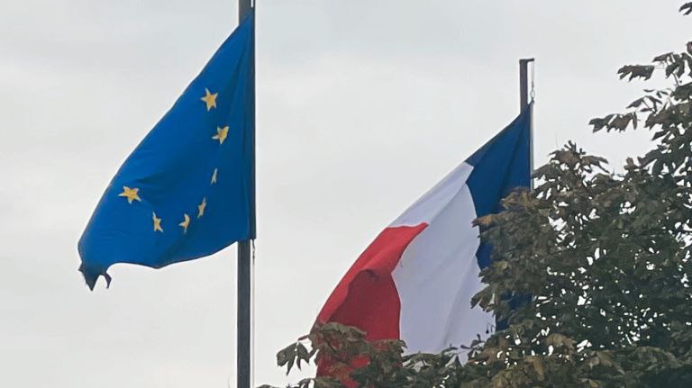 СВР: Лондон и Париж планируют передать Киеву ядерное оружие