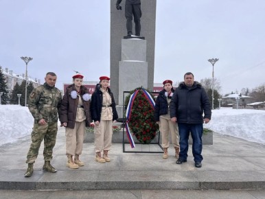 В день Защитника Отечества юнармейцы Выгоничской школы Родькина Ксения, Щербакова Александра и Кондрусь Татьяна совместно с ветеранами СВО, участниками проекта " Герои Брянщины" Шилиным Н. Н. и Шульга А. Н. приняли участие в...