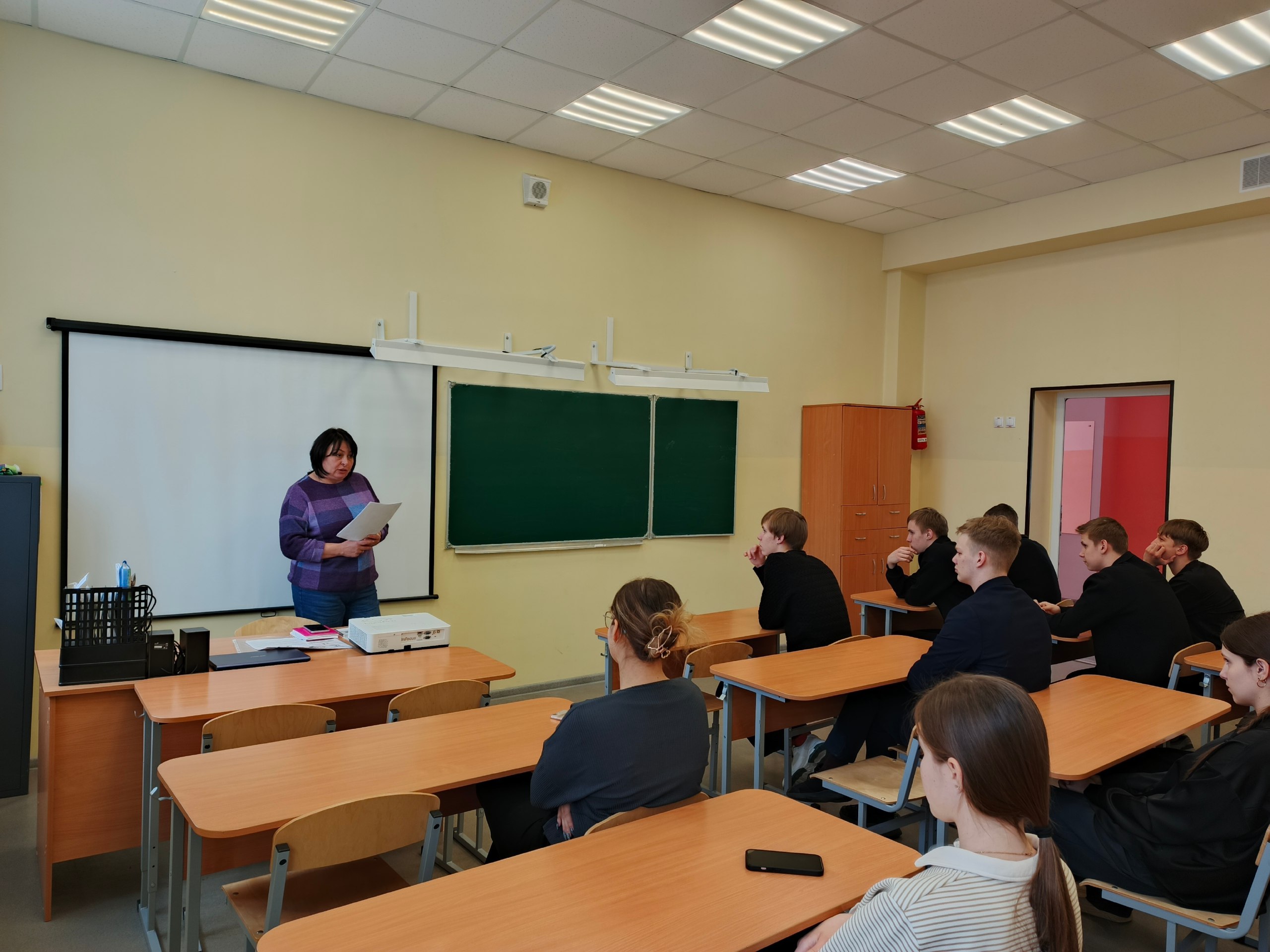 В Дятьковском районе состоялась встреча специалистов центра занятости с учащимися 11 класса МБОУ "Дятьковская СОШ №1"