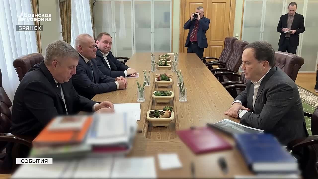 Александр Богомаз провел рабочую встречу с президентом «Завод «Снежеть» Виталием Явельским