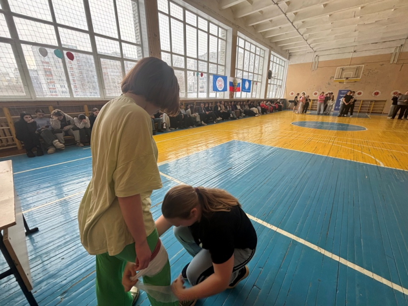 В Брянске полицейские провели для студентов спортивное мероприятие «Энергия победы»