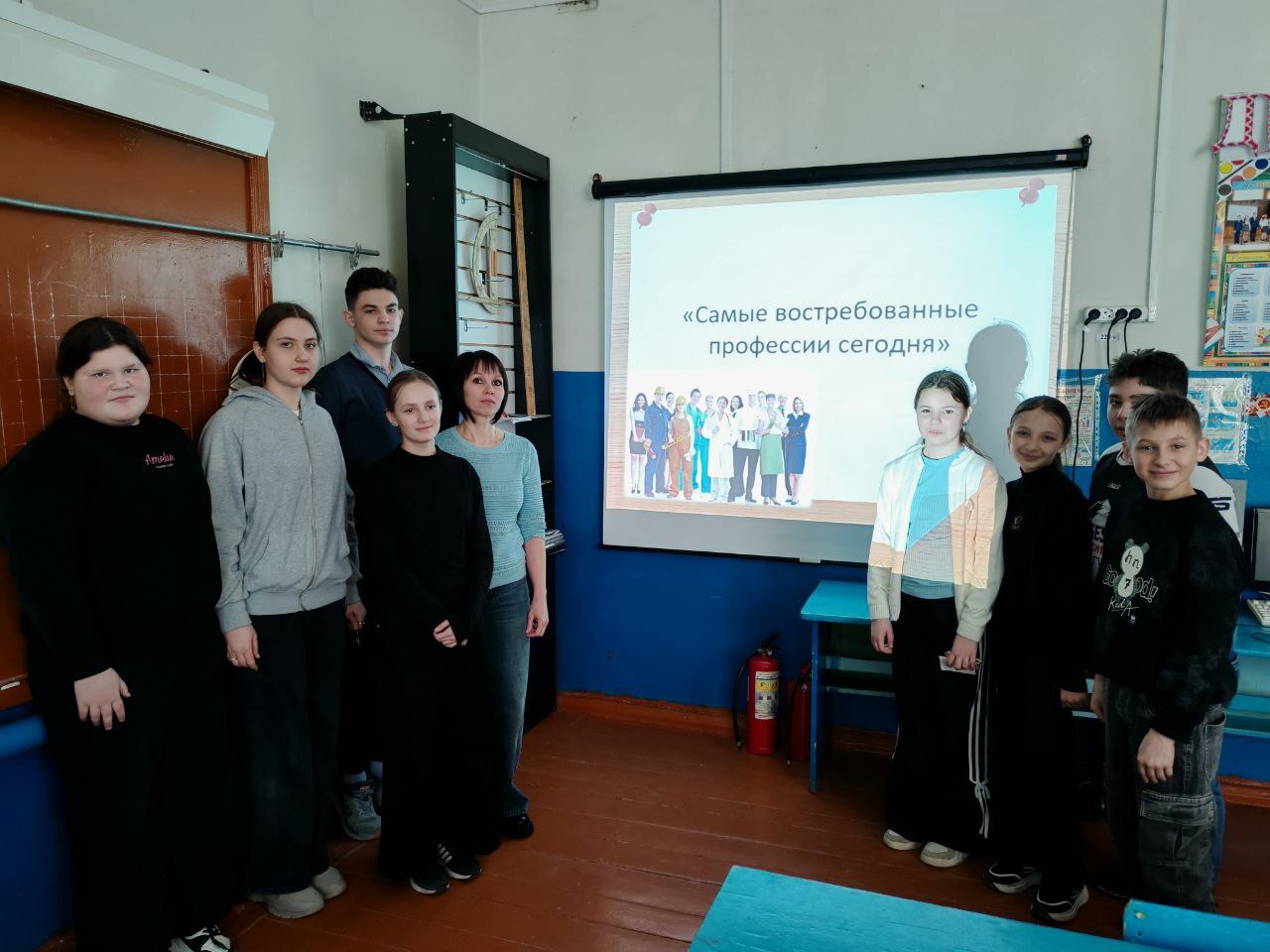 В рамках программы по организации системы профессиональной ориентации и маршрутизации обучающихся и выпускников центр занятости Комаричского района провел профориентационное мероприятие "Самые востребованные профессии...