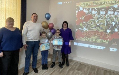 В преддверии Дня защитника Отечества, в клубе многодетных семей «СемьЯ», действующем при ГБУ КЦСОН Комаричского района, состоялось замечательное событие – праздник под названием «Вместе с папой все могу!»