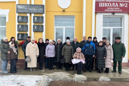 Сегодня в МОУ-СОШ №2 прошёл торжественный митинг, посвящённый открытию мемориальной доски выпускнику школы Позднякову Артёму, погибшему при выполнении воинского долга в ходе специальной военной операции на Украине