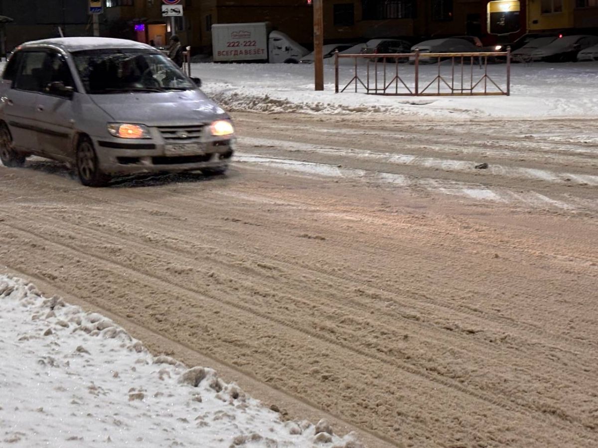 В Жуковском районе водитель легковушки сбил двух человек, ремонтировавших грузовик