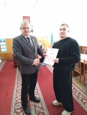 Сегодня главой администрации Унечского района В. А. Дуда вручён сертификат на приобретение благоустроенного жилого помещения на территории Российской Федерации Приемко Денису Игоревичу, лицу из числа детей, оставшихся без...