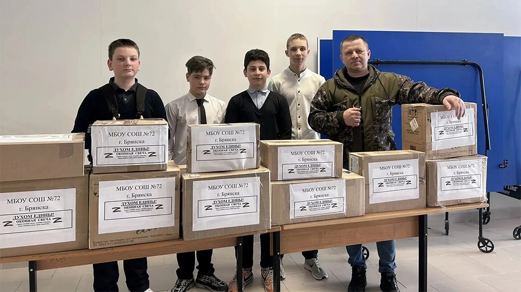 Учащиеся школы №72 сделали для бойцов «БАРС-Брянск» 228 окопных свечей