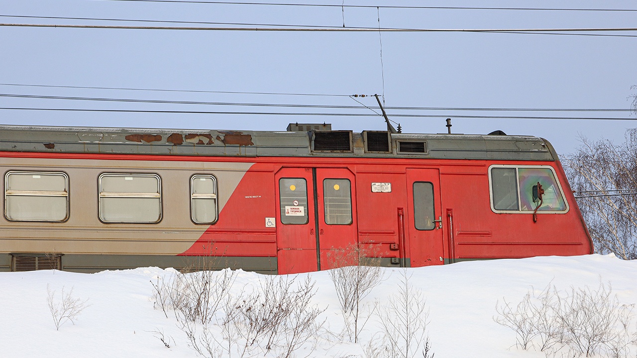 Украинские беспилотники атаковали электропоезд в Брянской области