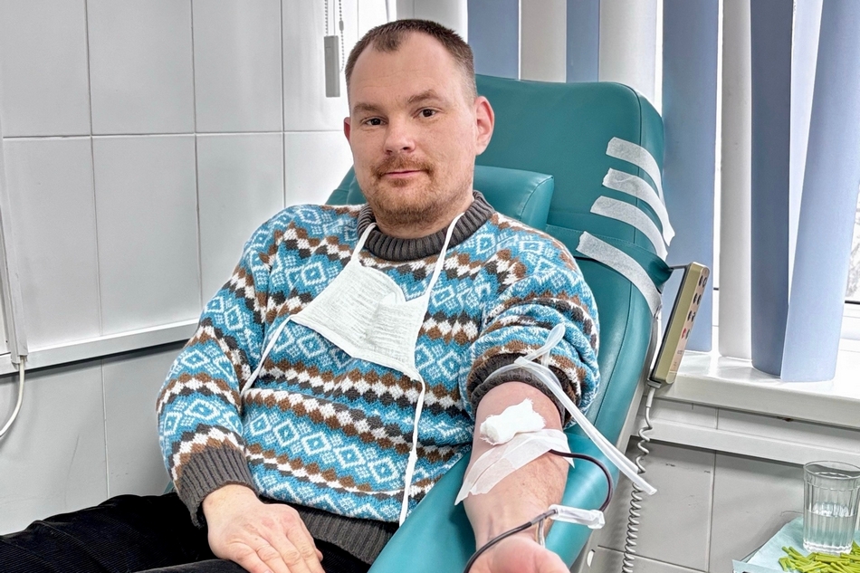 250 процедур, 18 лет помощи. В Брянске сдал кровь Почетный донор России Юрий Гаврилов